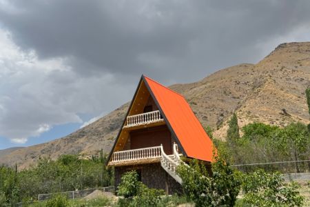 کلبه سوئیسی با جکوزی در دماوند - دهنار