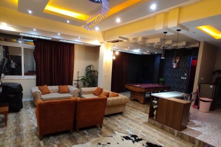 خانه با وان جکوزی در باغ بهادران