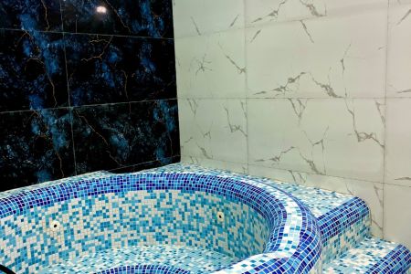 سوئیت با حوضچه آبگرم در محلات - تیپ دو