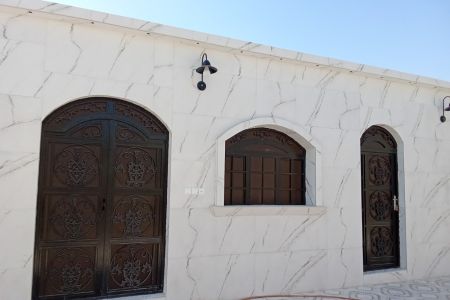 سوئیت در قشم - دیرستان