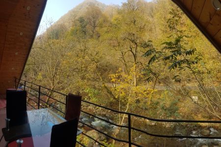 کلبه سوئیسی در جاده اسالم - گیجاو