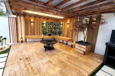 کلبه چوبی تراس دار در جاده آمل به محمود آباد