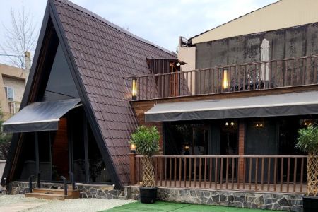 کلبه چوبی تراس دار در جاده آمل به محمود آباد