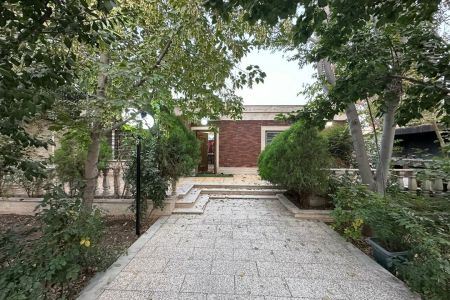 ویلا استخردار در چهارباغ - لشگرآباد