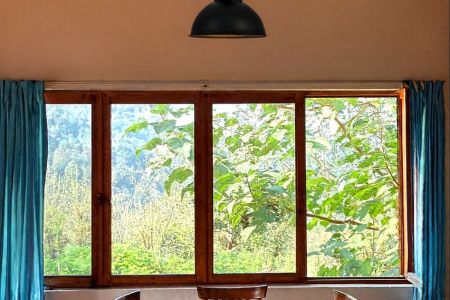 فیلا بتصمیم تقلیدی فی غابات اوتاکور