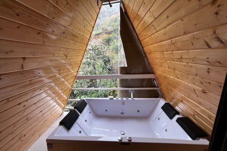 کلبه سوئیسی با جکوزی در رامسر - سخت سر