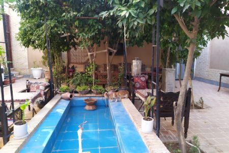 بومگردی نزدیک آتشکده زرتشتیان در یزد - گردو