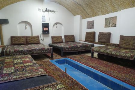 بومگردی نزدیک آتشکده زرتشتیان - سردابخانه