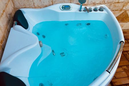 ویلا با استخر و جکوزی در چهارباغ