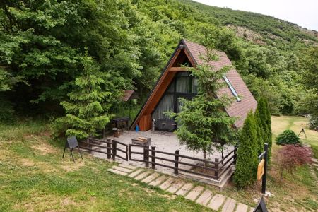 دهکده گردشگری زانوس نوشهر - کلبه فلت