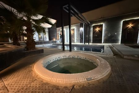 ویلا با استخر و جکوزی در چهارباغ - عرب آباد