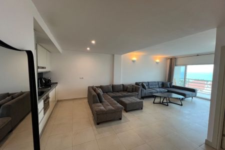 سوئیت رو به دریا در دامون ساحلی کیش