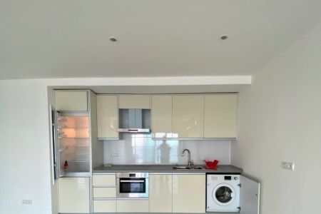 سوئیت رو به دریا در دامون ساحلی کیش