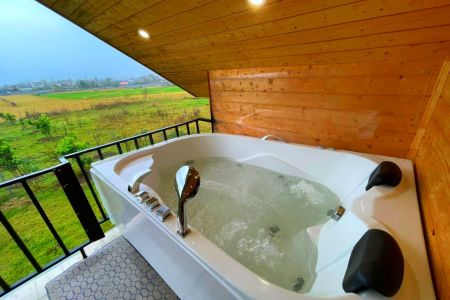 کلبه سوئیسی جکوزی دار در بابلکنار - گونه کلا