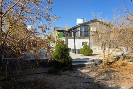 ویلای دو طبقه با استخر آبگرم در شیراز - صدرا