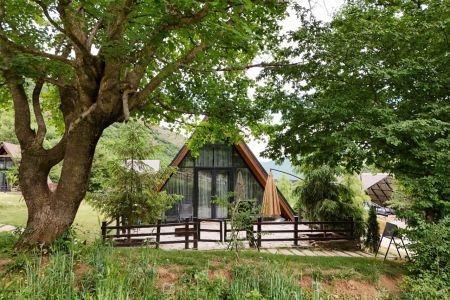 دهکده گردشگری زانوس نوشهر - کلبه فلت