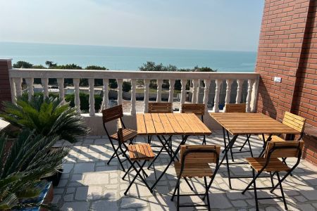 سوئیت نزدیک ساحل در ریشهر بوشهر - همکف