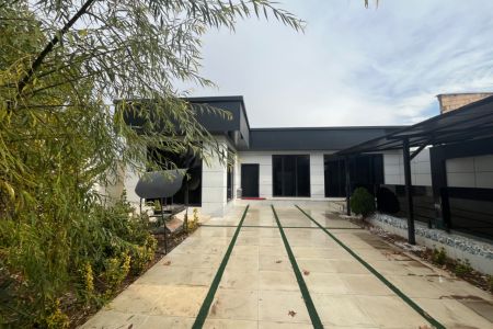 ویلا استخر دار در چهارباغ - رمنده