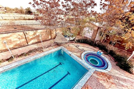 ویلا دوبلکس استخردار در چهارباغ - زعفرانیه