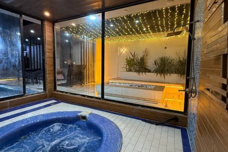 ویلا با استخر و جکوزی در چهارباغ