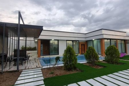 ویلا با استخر و جکوزی در چهارباغ