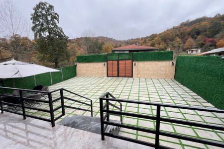 کلبه سوئیسی با جکوزی در طاسکوه