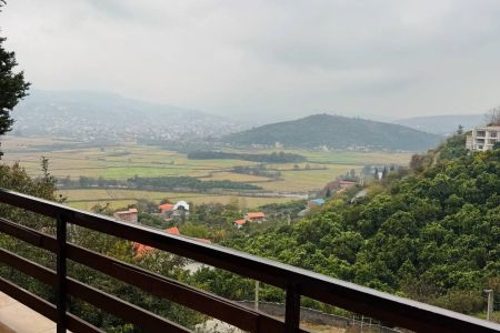 ویلای استخردار با چشم انداز کوه در بابلکنار