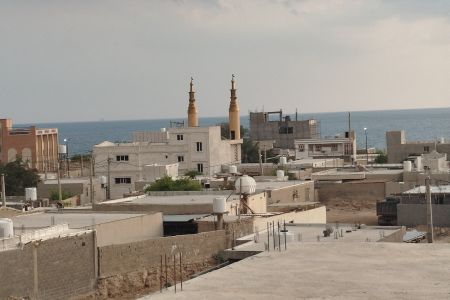 خانه نزدیک دریا در بندر سیراف