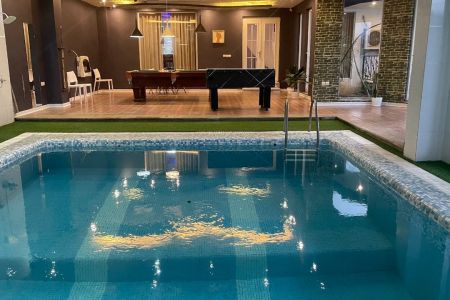 فيلا ثلاثية بمسبح في شفت - 5 غرف نوم