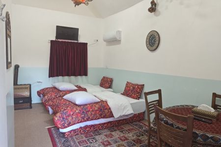 بومگردی در لنجان - زرین شهر - اتاق توئین