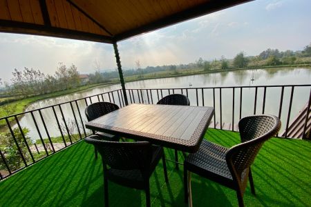 کلبه سوئیسی کنار تالاب در شفت - بداب