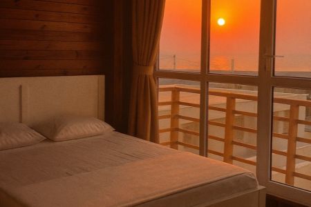 بومگردی با ویو دریا در بندر نخیلو پارسیان