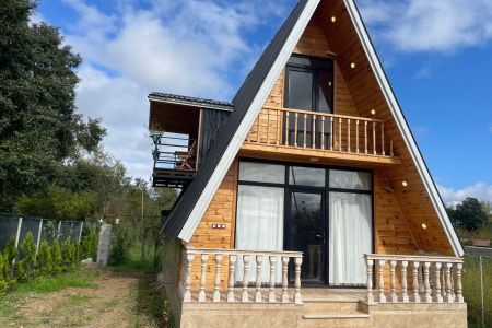 کلبه سوئیسی در شاندرمن - اسطلخ زیر