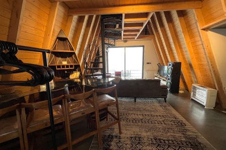 کلبه سوئیسی جکوزی دار با ویو کوه در جواهرده