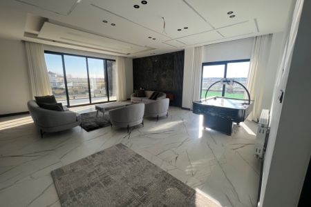 ویلا با استخر، جکوزی و روف گاردن در ایزدشهر