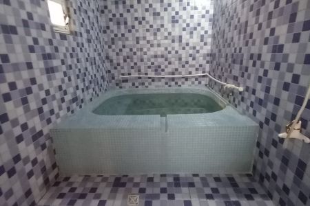سوئیت با حوضچه آبگرم در رینه - آبگرم - ط۱