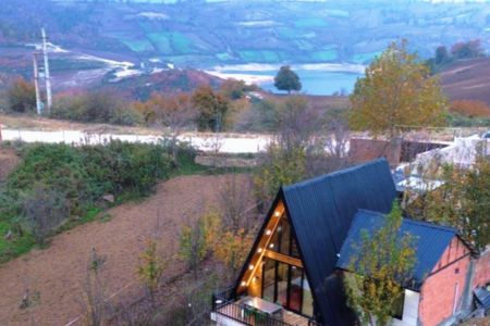 کلبه سوئیسی نزدیک سد در بهشهر - رودبار یخ کش