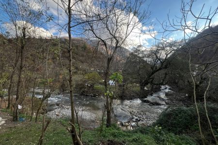 کلبه چوبی کنار رودخانه در ماسال - شالما