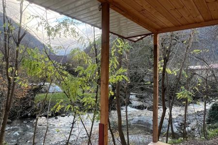 کلبه چوبی کنار رودخانه در ماسال - شالما