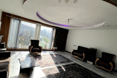 ویلا استخردار در جاده ماهدشت