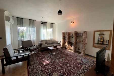 Suite with a yard in Khorramabad, Tonekabon