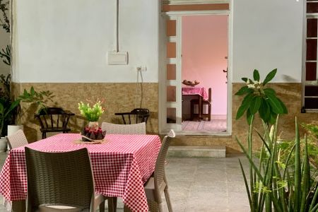 سوئیت نقلی حیاط دار در بندرعباس