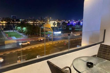 تخت در هاستل دیره دبی - ۵ تخته آقایان