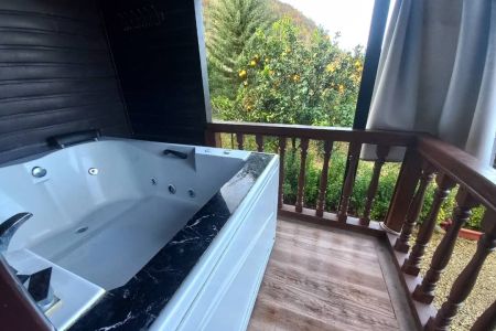 کلبه سوئیسی با جکوزی در رامسر - کوهرسرا