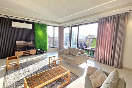 ویلای دو طبقه با استخر آبگرم در شیراز - صدرا