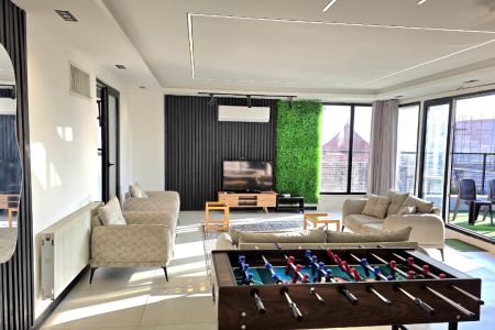 ویلای دو طبقه با استخر آبگرم در شیراز - صدرا