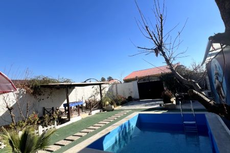 ویلا استخردار در جاده ماهدشت