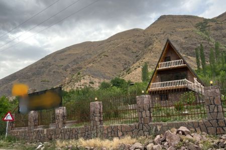 کلبه سوئیسی با جکوزی در دماوند - دهنار