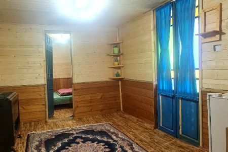 کلبه چوبی نزدیک آبگرم آزرو در بابل - بلوط