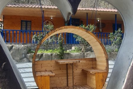 کلبه چوبی نزدیک آبگرم آزرو در بابل - بلوط